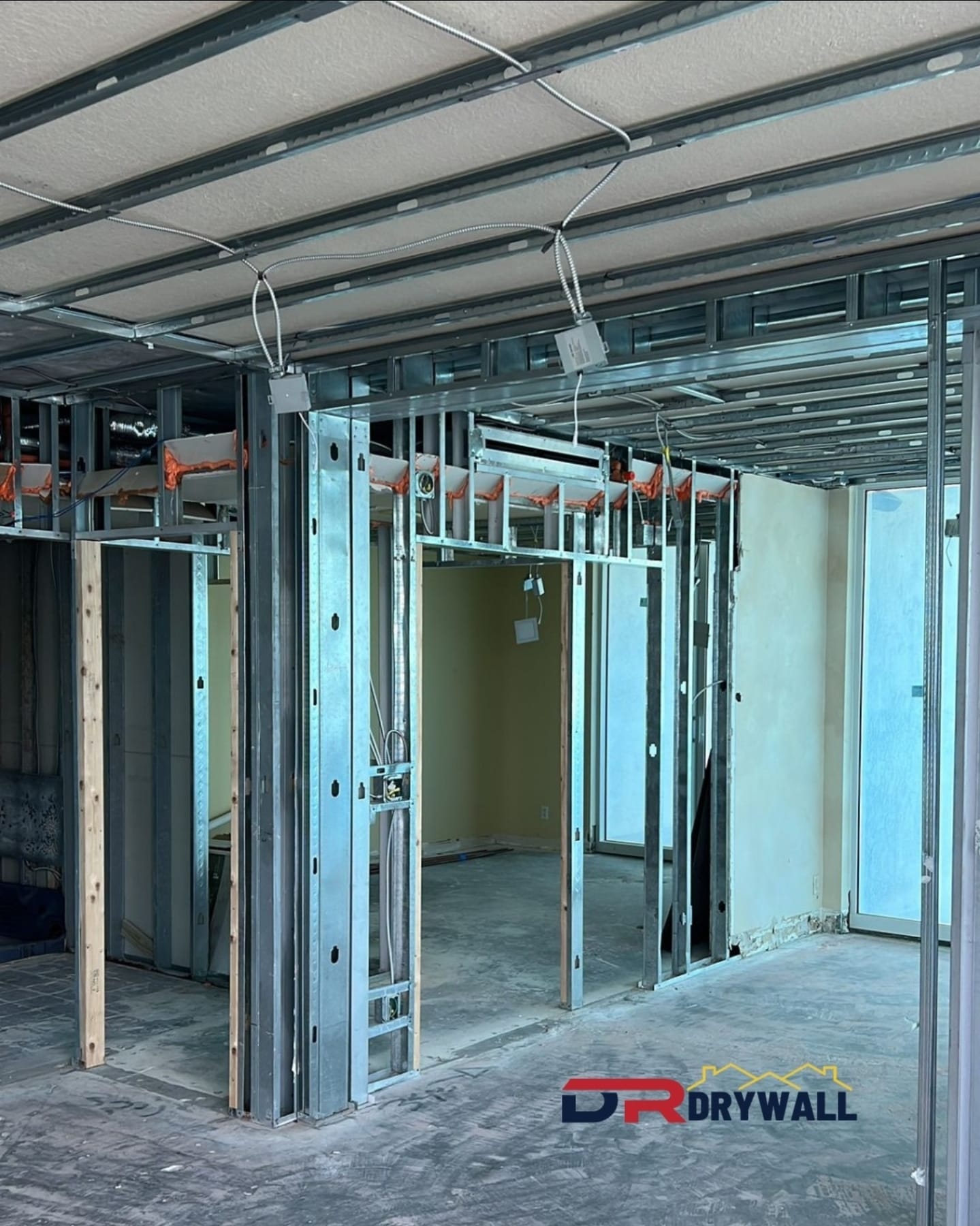 Wood Frame and Metal Frame - Thumbnail 4